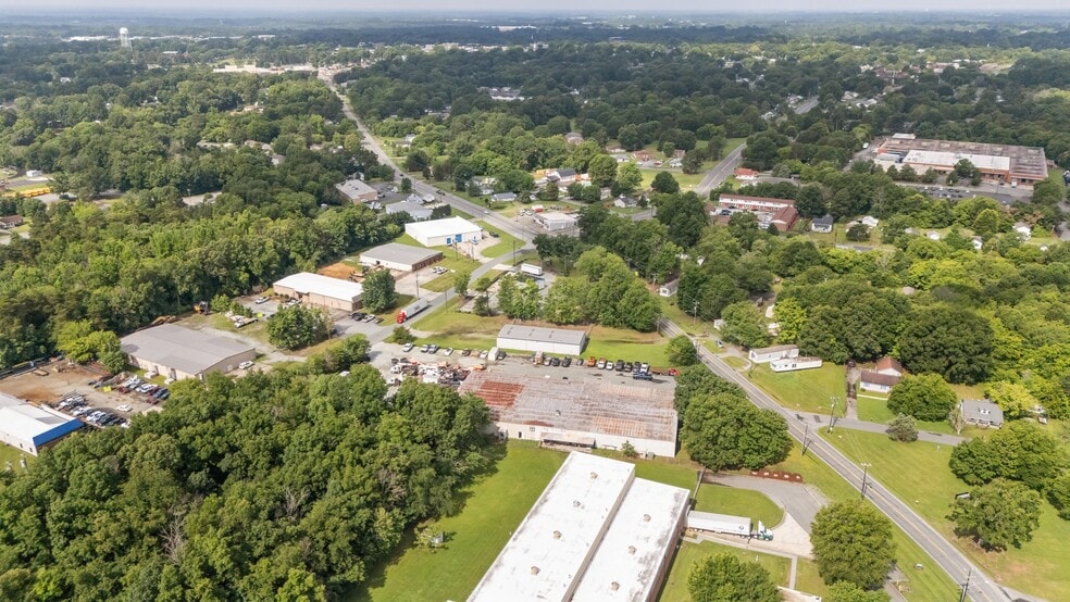 More Photos Of 808 E Parker St, Graham Industrial For Sale