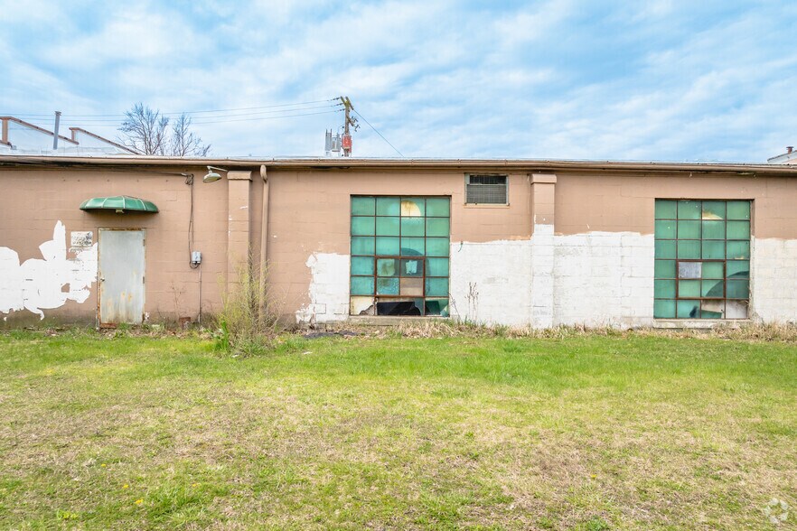 More Photos Of 1020 N 5th St, Fremont Light Manufacturing For Sale