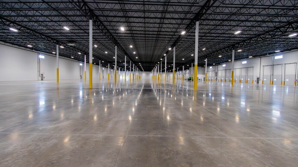 More Photos Of 1191 E Main St, East Dundee Distribution For Lease