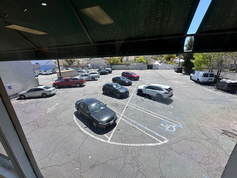 More Photos Of 21044 Sherman Way, Canoga Park Office For Lease