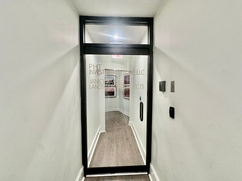 More Photos Of 95 E Putnam Ave, Greenwich Office For Sale