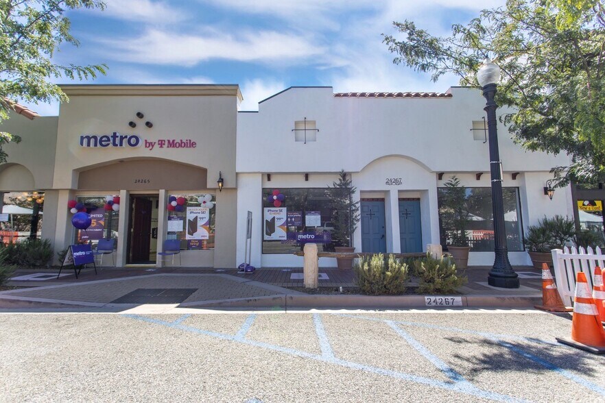 More Photos Of 24263 Main St, Newhall Storefront For Sale
