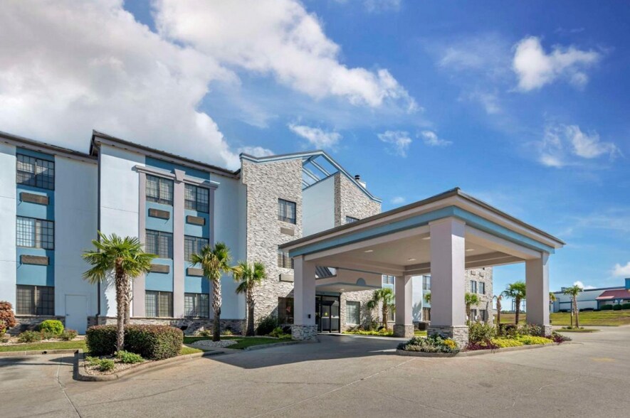 Primary Photo Of 122 Plaza Dr, Hattiesburg Hotel For Sale