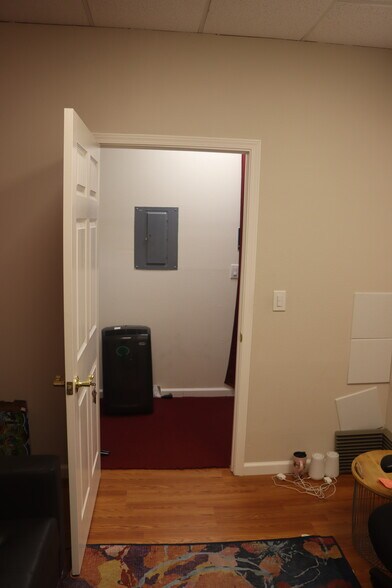 More Photos Of 12300-12306 Saratoga Sunnyvale Rd, Saratoga Freestanding For Lease