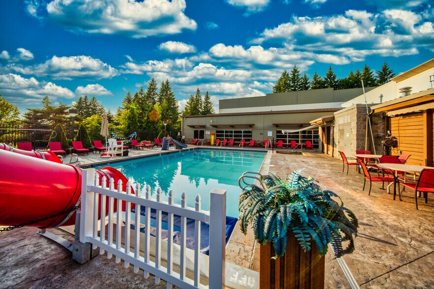 More Photos Of 37095 Us-26 Hwy, Sandy Health Club For Sale