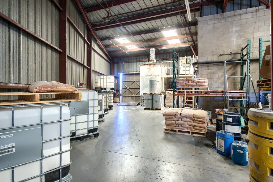 More Photos Of 5928 S Garfield Ave, Commerce Manufacturing For Lease
