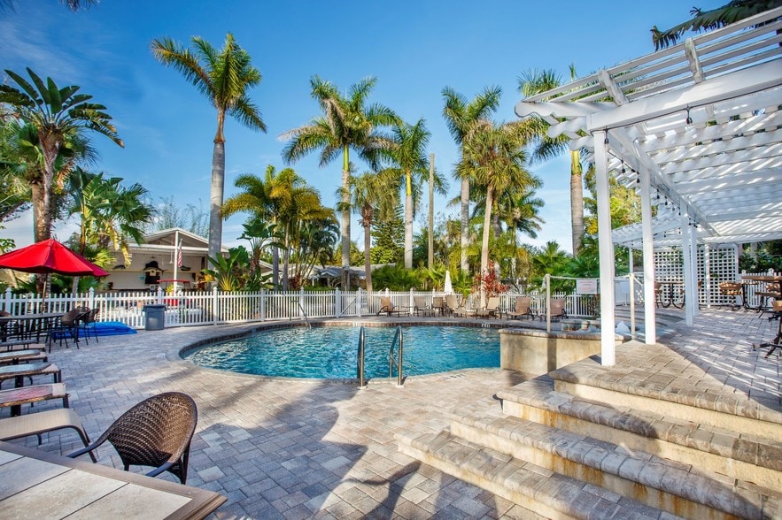 More Photos Of 1800 Kofresi Ct, Ruskin Hotel For Sale