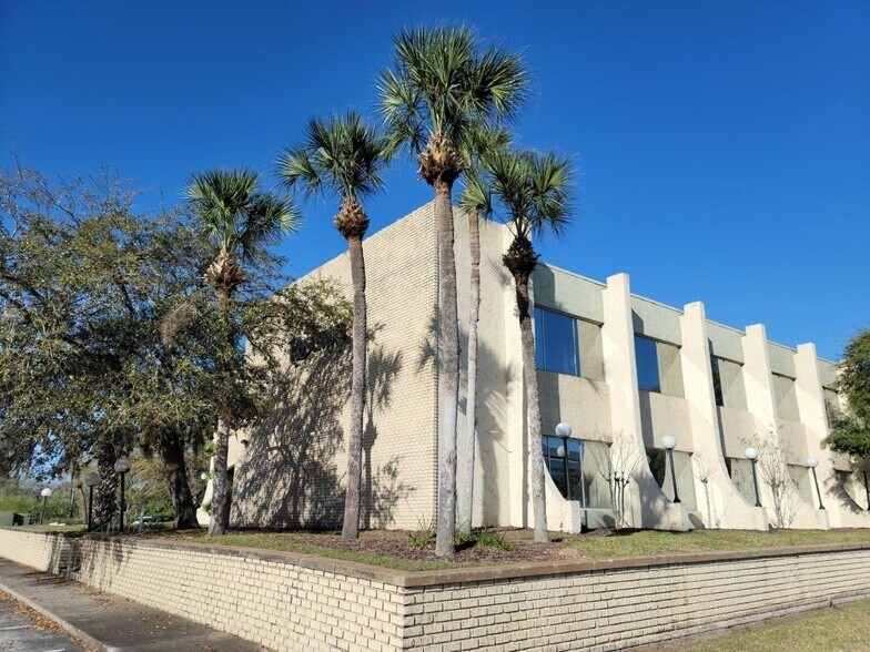 More Photos Of 5104 N Orange Blossom Trl, Orlando Office Residential For Lease