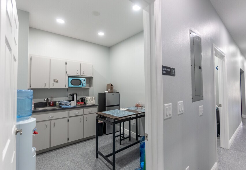 More Photos Of 37810 Medical Arts Ct, Zephyrhills Medical For Sale