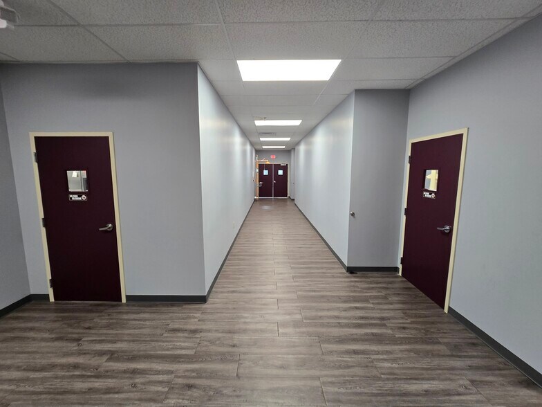 More Photos Of 5700 Highlands Pky SE, Smyrna Light Distribution For Lease
