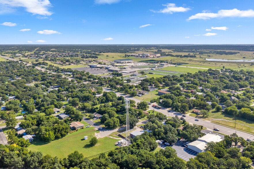More Photos Of 201 W 9th St, Burnet Warehouse For Sale