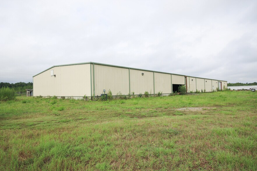More Photos Of 804 W Mitchell St, Adel Distribution For Lease