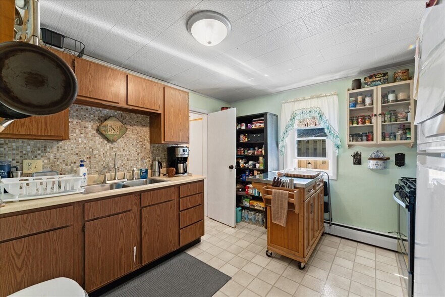 More Photos Of 517 Milwaukee St, Kewaunee General Retail For Sale