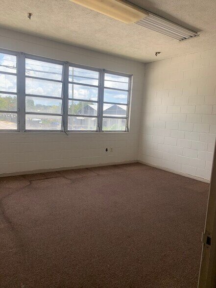 More Photos Of 1216 W Amelia St, Orlando Distribution For Lease