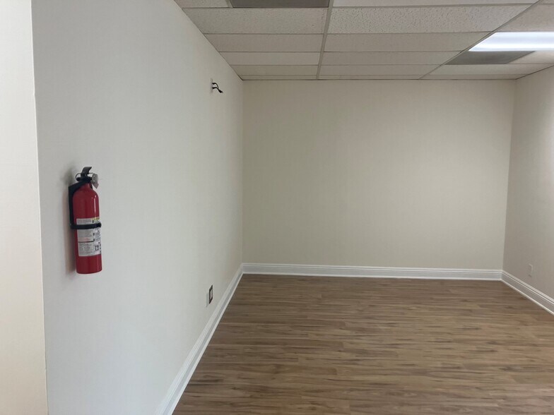 More Photos Of 1907 W Burbank Blvd, Burbank Office For Lease