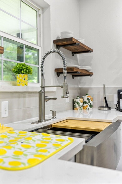 More Photos Of 404 W 3rd St, League City Manufactured Housing Mobile Home Park For Sale