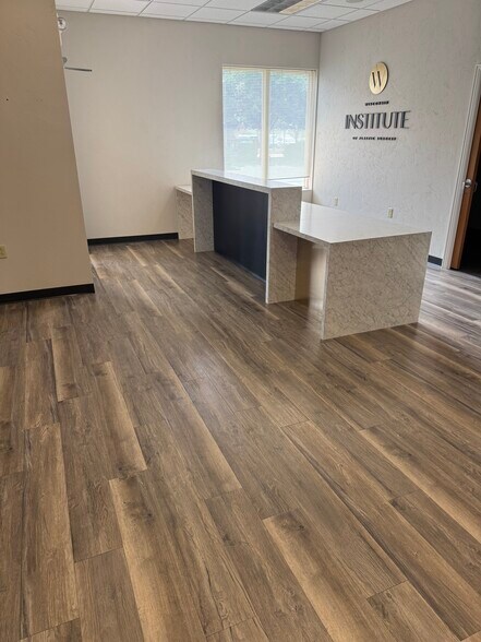 More Photos Of 2700 E Enterprise Ave, Appleton Office For Lease