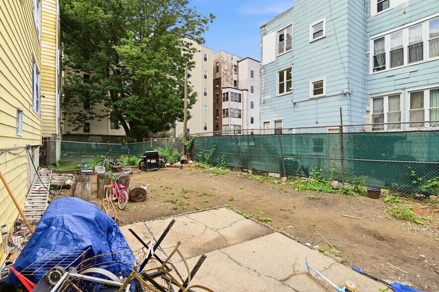 More Photos Of 25 Saratoga Ave, Yonkers Apartments For Sale