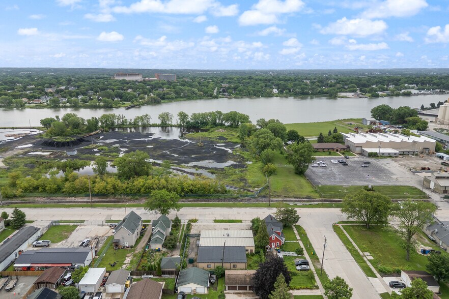 More Photos Of 1138 State St, Green Bay Warehouse For Sale