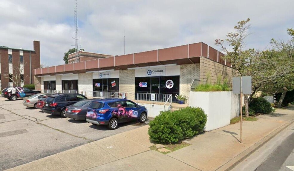 More Photos Of 7 Governor Winthrop Blvd, New London Storefront Retail Office For Lease