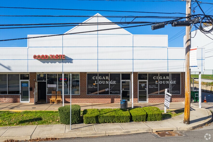 More Photos Of 923-925 Providence Rd, Secane Unknown For Lease