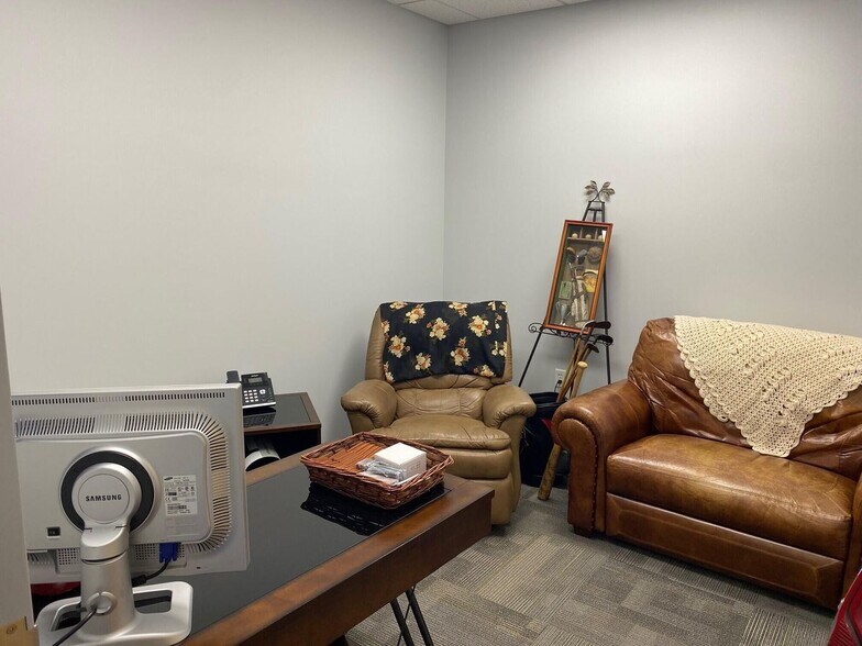 More Photos Of 950 Transport Dr, Valparaiso Flex For Sale