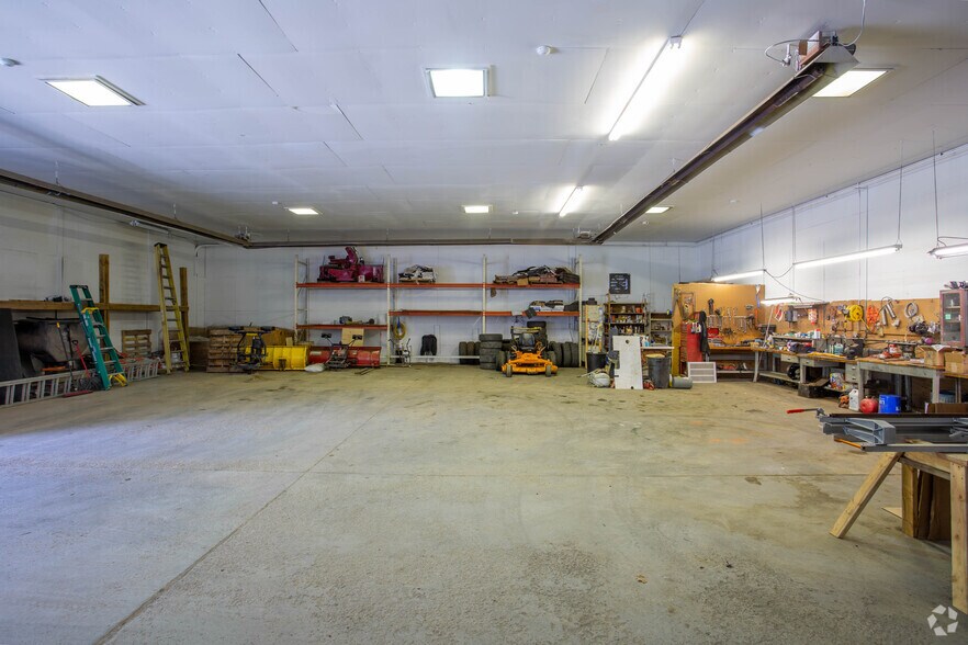 More Photos Of 37 Colonel Lindbergh Ln, Moscow Airport For Sale