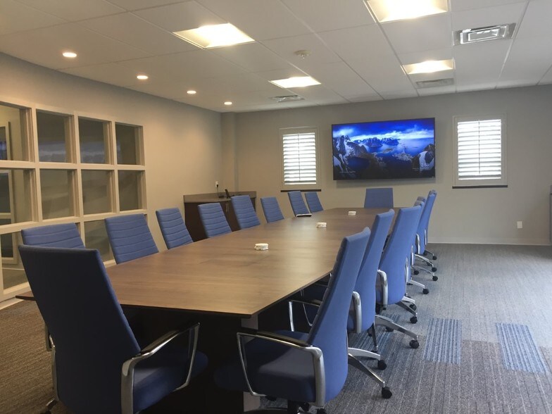 More Photos Of 3500 W 75th St, Prairie Village Office For Lease