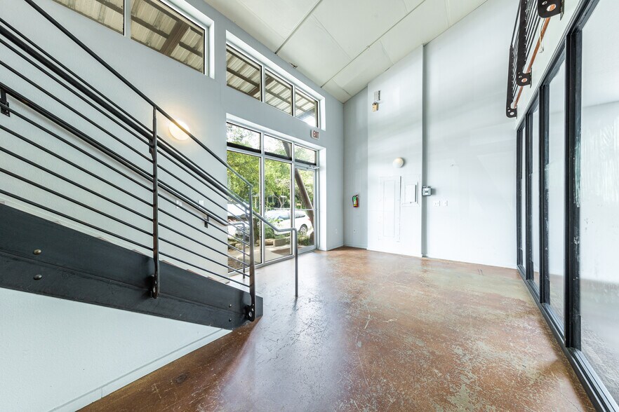 More Photos Of 1107 S 8th St, Austin Office Residential For Lease