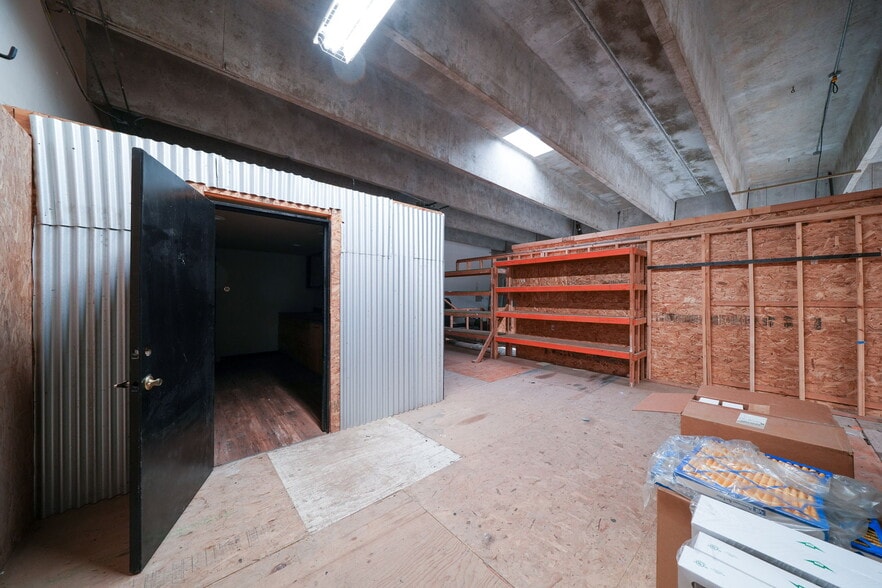 More Photos Of 1555-1557 SE Crystal Lake Dr, Corvallis Warehouse For Lease