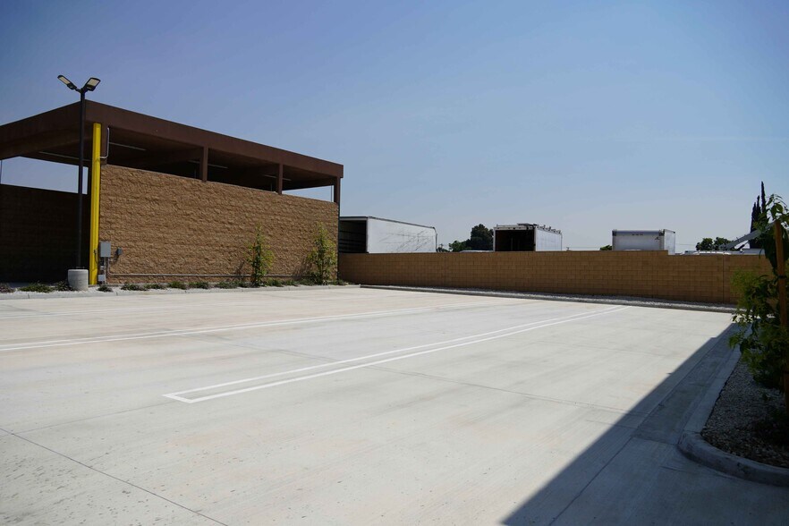 More Photos Of 15992 Valley Blvd, Fontana Freestanding For Lease