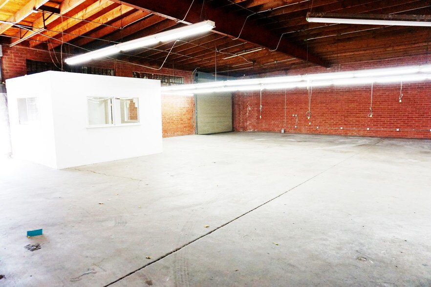 More Photos Of 155-159 W 31st St, Los Angeles Warehouse For Sale