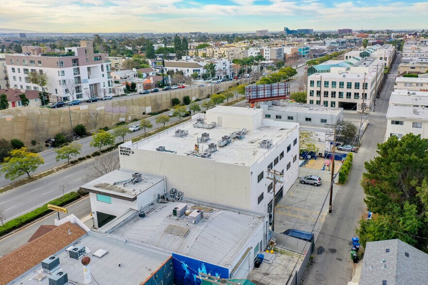 More Photos Of 10537 Santa Monica Blvd, Los Angeles Medical For Sale