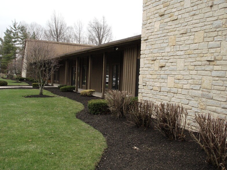 More Photos Of 2641 Oakstone Dr, Columbus Office For Lease