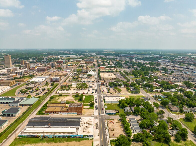 More Photos Of 511 S 10th St, Waco Specialty For Sale