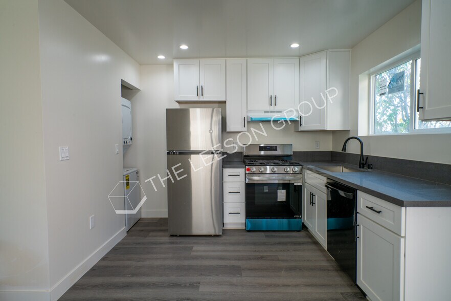 More Photos Of 1370 San Juan St, Tustin Apartments For Sale