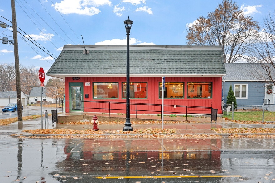 More Photos Of 5554 34th Ave S, Minneapolis Restaurant For Sale