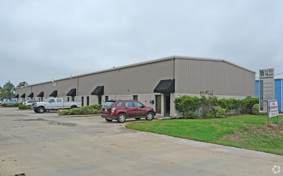 More Photos Of 1520 S Major Dr, Beaumont Light Distribution For Lease