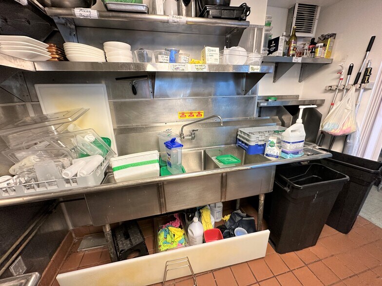 More Photos Of 1301-1309 Montana Ave, Santa Monica Storefront Retail Office For Lease