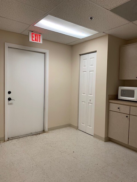 More Photos Of 9780 56th St N, Temple Terrace Medical For Lease