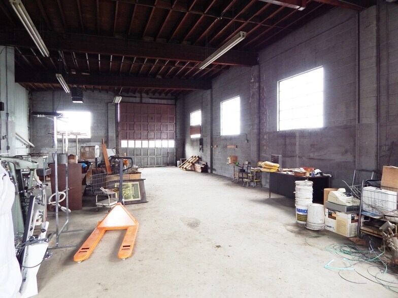 More Photos Of 470 NE Garden Valley Blvd, Roseburg Storefront Retail Office For Sale