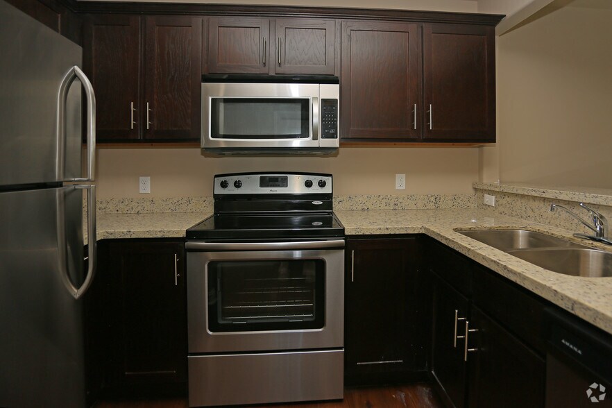 More Photos Of 680 E Ocean Blvd, Los Fresnos Apartments For Lease