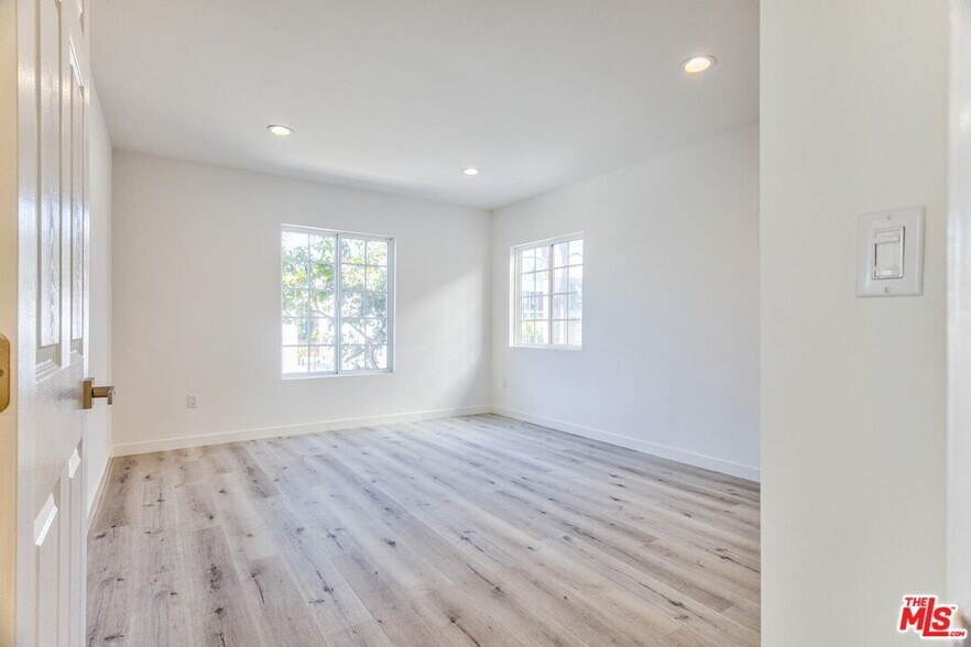 More Photos Of 158 N Edgemont St, Los Angeles Multifamily For Sale