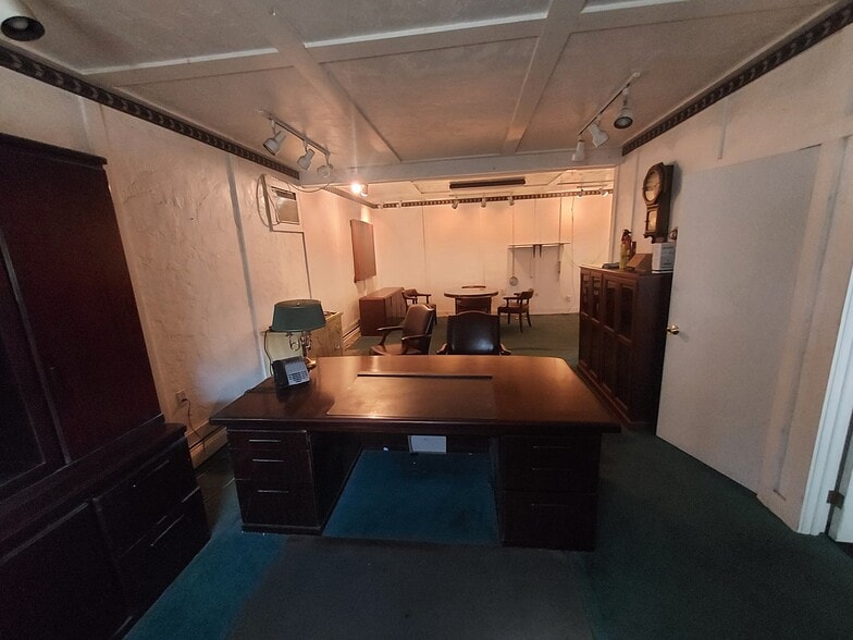 More Photos Of 66-68 Plymouth St, Edwardsville Flex For Sale