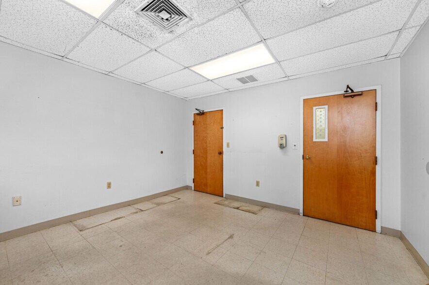 More Photos Of 52 Sharon St, Malden Office For Lease