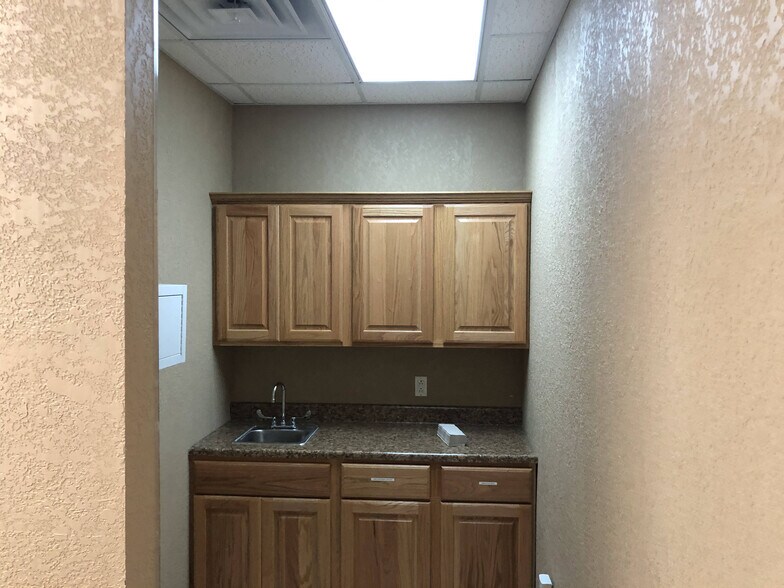 More Photos Of 2016 N Westwood Blvd, Poplar Bluff Freestanding For Sale