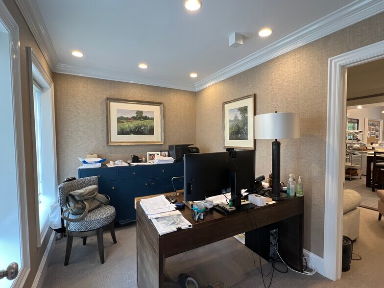 More Photos Of 21 South Ave, New Canaan Storefront Retail Office For Lease