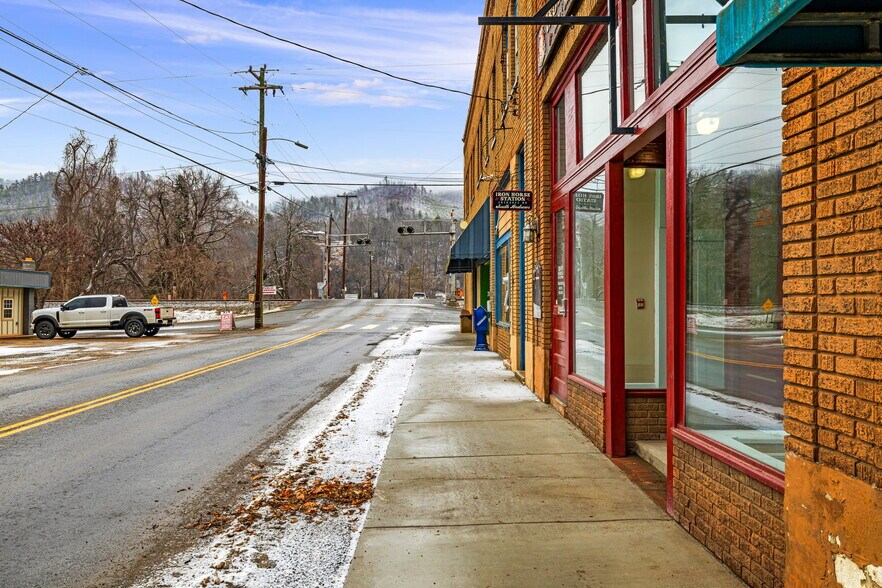 More Photos Of 24 #3 South Andrews Ave, Hot Springs Office For Sale