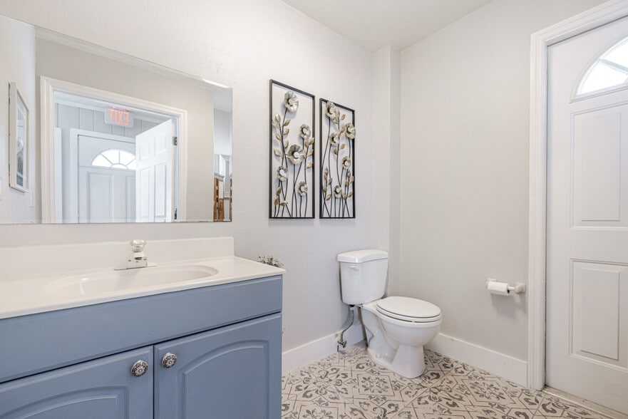 More Photos Of 164 Pondella Rd, North Fort Myers Office For Sale