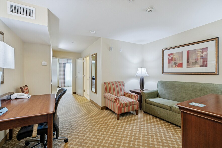 More Photos Of 130 Holiday Blvd, Covington Hotel For Sale